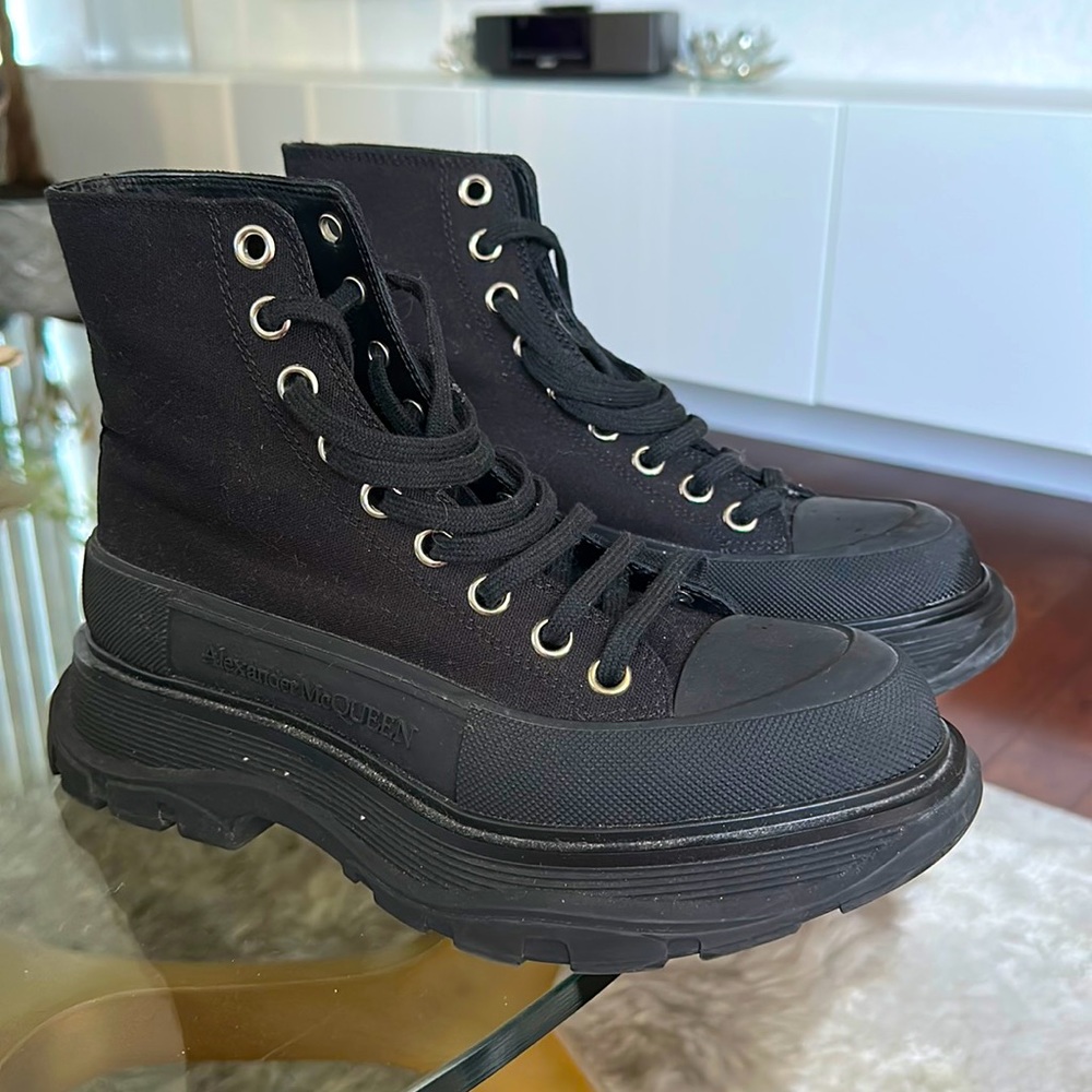 AlexanderMcQUEEN
